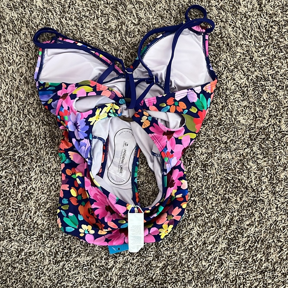 Brand new never worn CUPSHE size small bathing suit - Picture 3 of 5